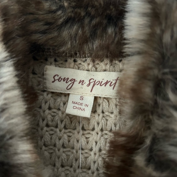 Song n Spirit NWT Women's Faux Fur Brown & Beige Vest Size S - Picture 3 of 7